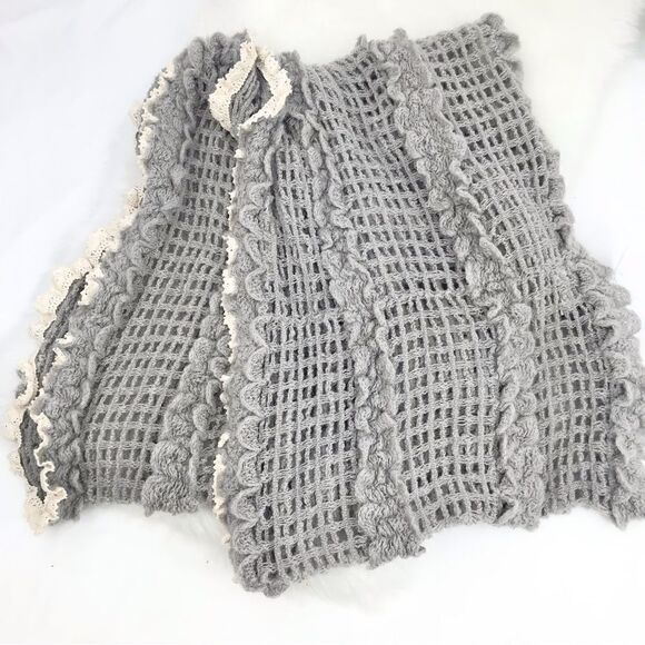 Vanity Gray Open Knit Infinity Scarf with cream lace trim- New With Tags - Picture 8 of 15